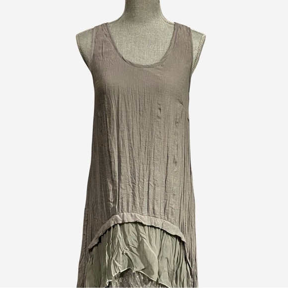 a' reve" gray sleeveless long w/ ruffles at bottom. Size L - Picture 6 of 13